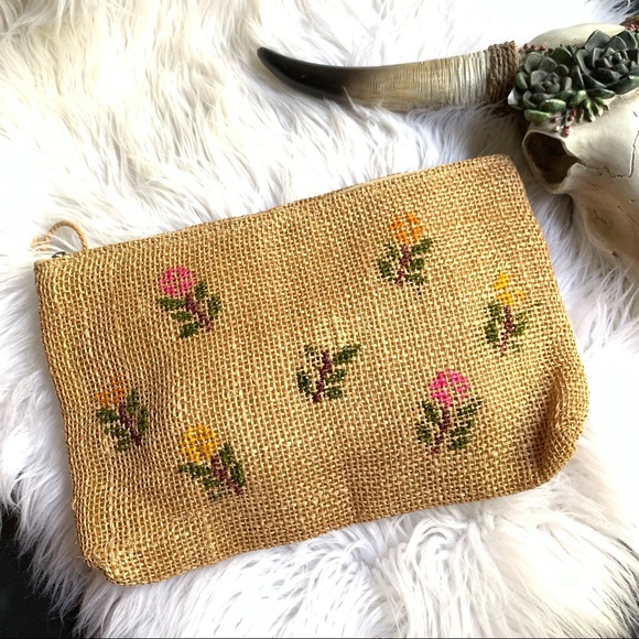 n a t u r a l :: Vintage Organic Large Boho Floral Burlap Straw Clutch - Picture 1 of 9